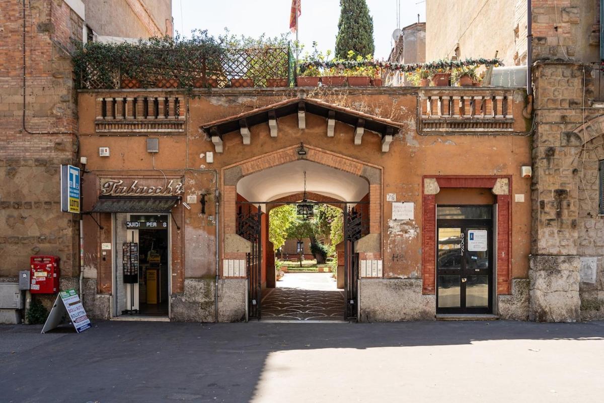 Courtyard Doria Comfort & Style At Vatican Museums Rom